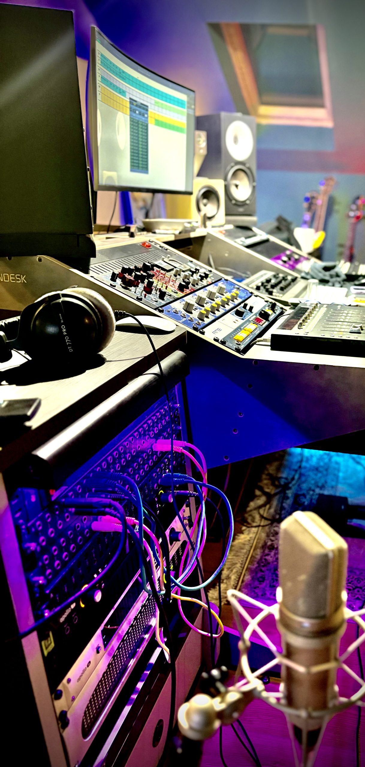 22GLORY console and U67 microphone
